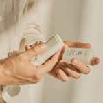 ضد آفتاب استیکی مات کننده بیوتی آف جوسان Beauty Of Joseon Matte Sun Stick Mugwort+Camelia SPF 50+ - Image 4