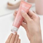 کرم ضد آفتاب روشن کننده نوتروژینا مدل برایت بوست SPF30 - Image 3