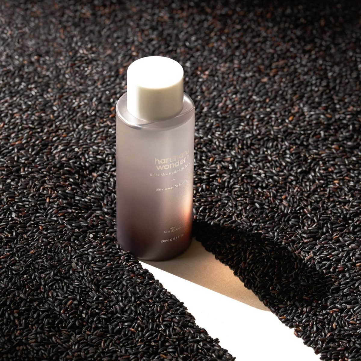 تونر آبرسان و مرطوب کننده عمقی برنج سیاه هاروهارو Haruharu Wonder Black Rice Hyaluronic Toner Ultra Deep Technology 150ml - Image 4