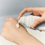 ضد آفتاب روشن کننده و تون آپ اسکین ۱۰۰۴ سنتلا - Image 3