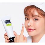 فوم شوینده بسیار موثر کوکسیر حاوی چای سبز و موسین حلزون 150 میل COXIR green tea PH Clear foam Cleanser - Image 2