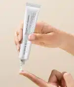 کرم دورچشم روشن کننده و ضد لک حاوی ترانگزامیک اسید و گلوتاتیون مری اند می Mary & May Tranexamic Acid + Glutathion Eye Cream - Image 3