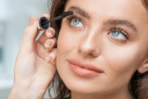 بهترین تقویت کنندههای مژه گیاهی