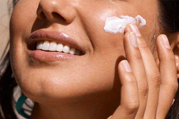 تفاوت ضد آفتاب رنگی و بی رنگ در کاربرد