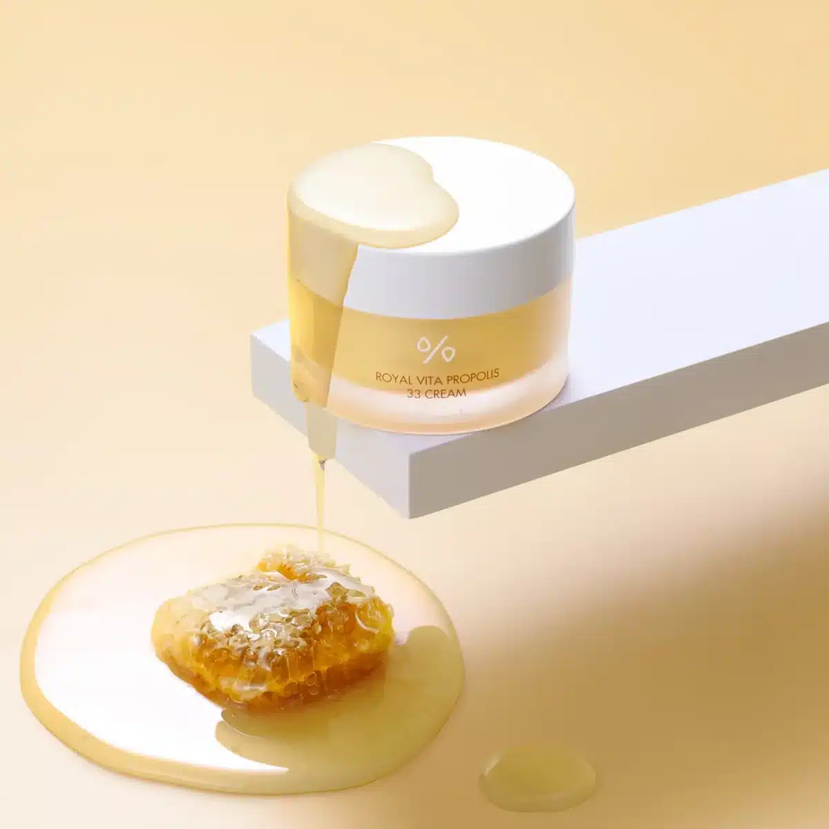 کرم درخشان کننده و تغذیه عالی بره موم دکتر سراکل Dr.Ceuracle Royal Vita Propolis 33 - 50ml - Image 3