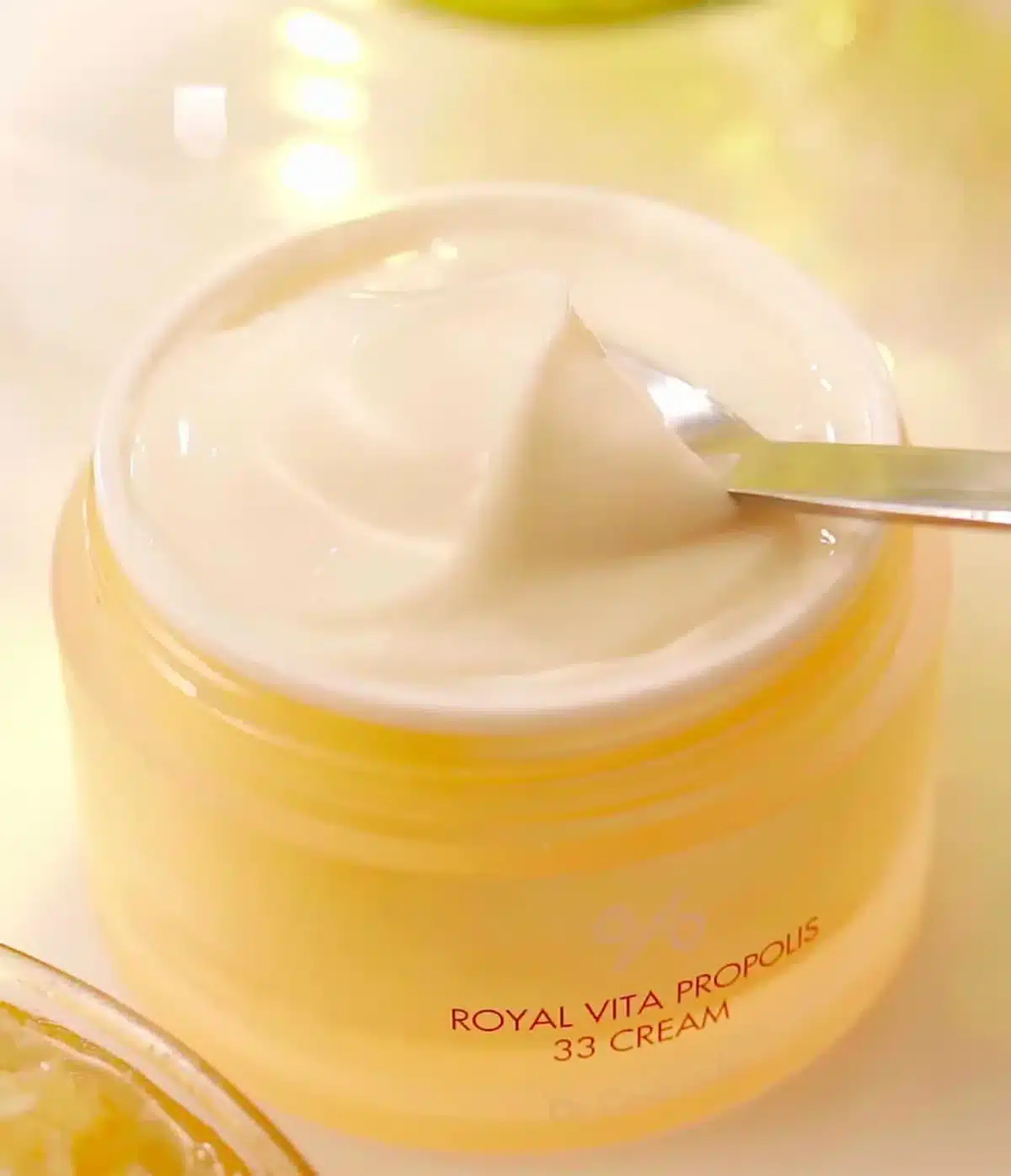 کرم درخشان کننده و تغذیه عالی بره موم دکتر سراکل Dr.Ceuracle Royal Vita Propolis 33 - 50ml - Image 4