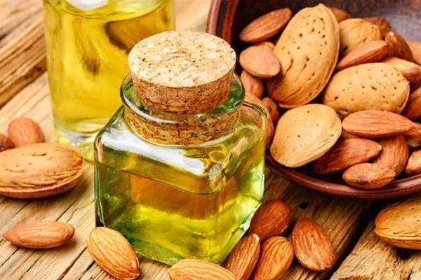 روغن بادام: سرشار از ویتامین E برای موهایی قوی